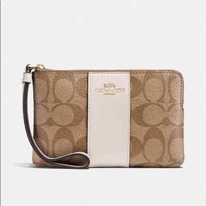 ⭐️🆕NWT COACH Corner Zip Wristlet🆕